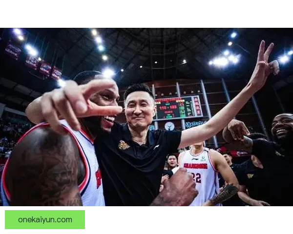 戴维斯边路站位持续提升，展现出色的比赛阅读能力和战术执行力